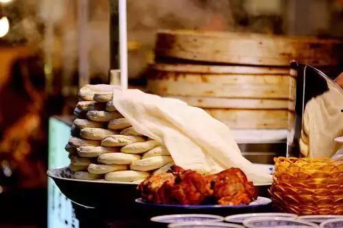 西安美食爆料事件视频,视频揭秘地道风味背后的故事 第1张 西安美食爆料事件视频,视频揭秘地道风味背后的故事 第1张